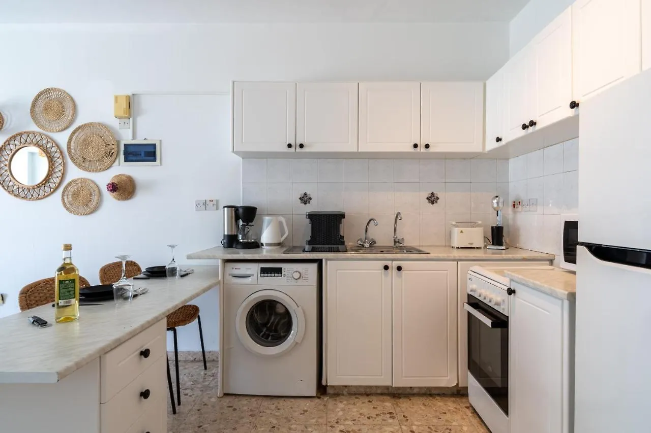 Blossom 1-Bedroom Apartment In Λάρνακα