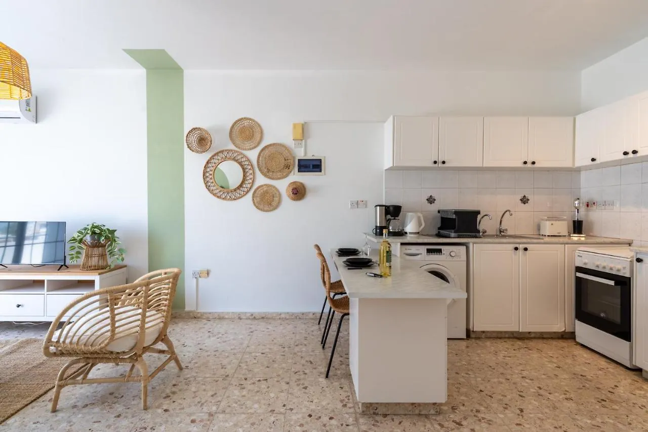 Blossom 1-Bedroom Apartment In Λάρνακα 0*,